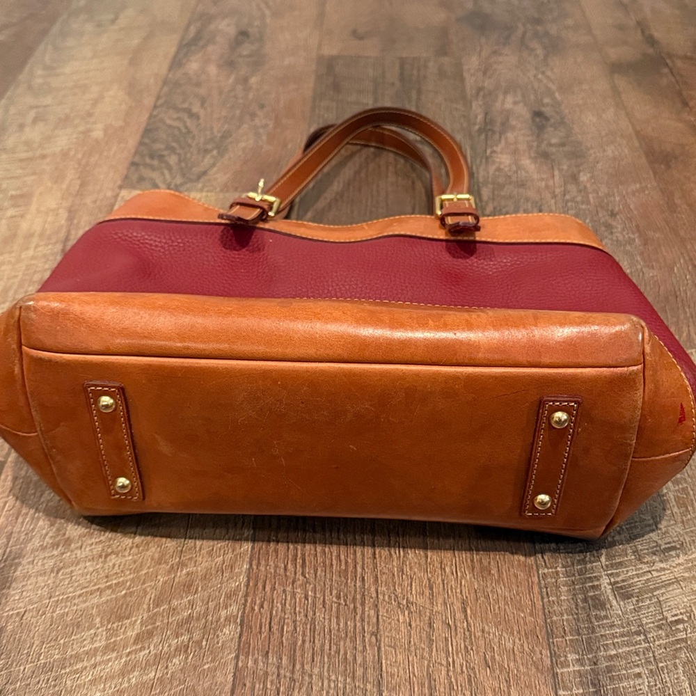 WOMENS DOONEY AND BURKE LEATHER SHOULDER BAG - Picture 2 of 8